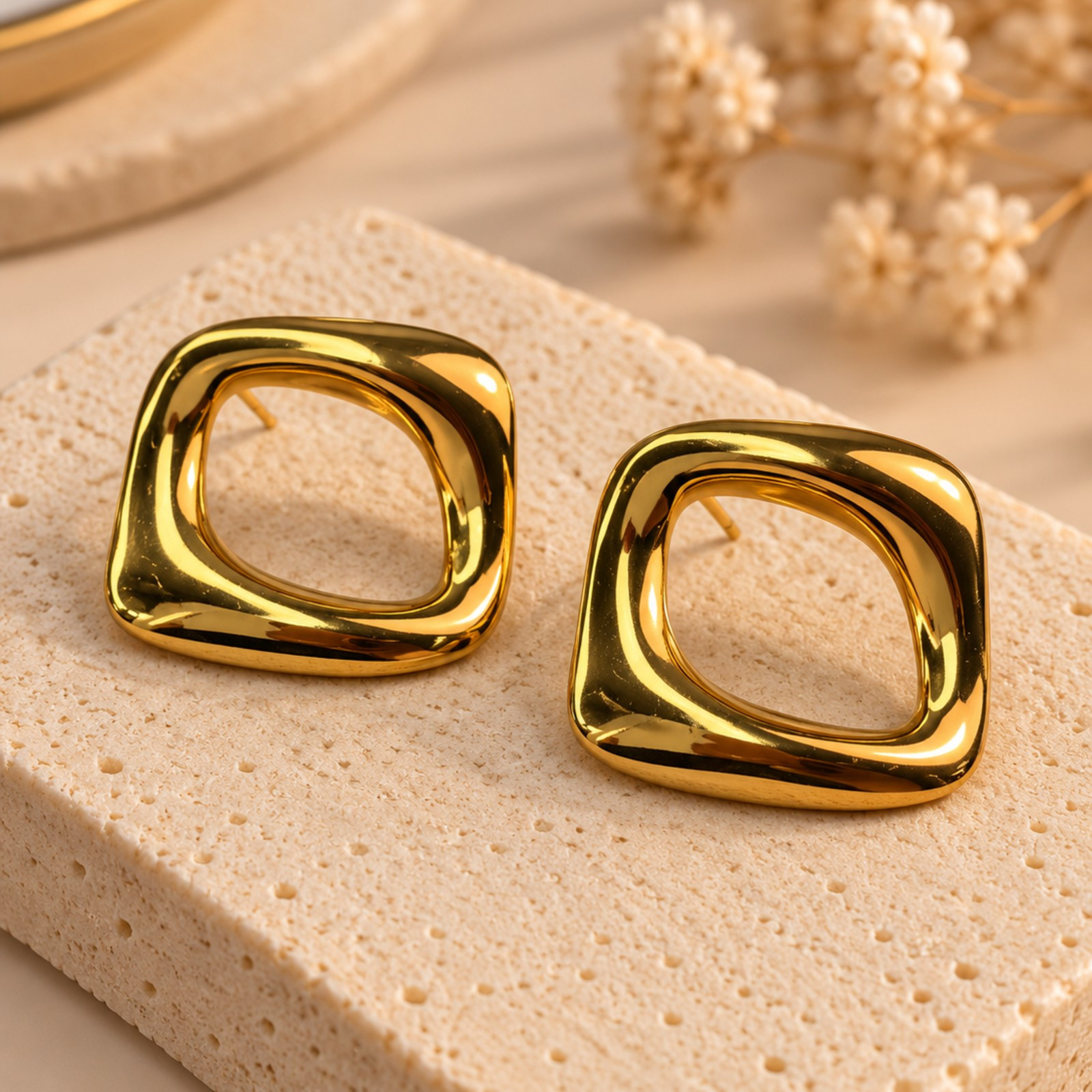 Aretes Cuadros Espaciales Dorados