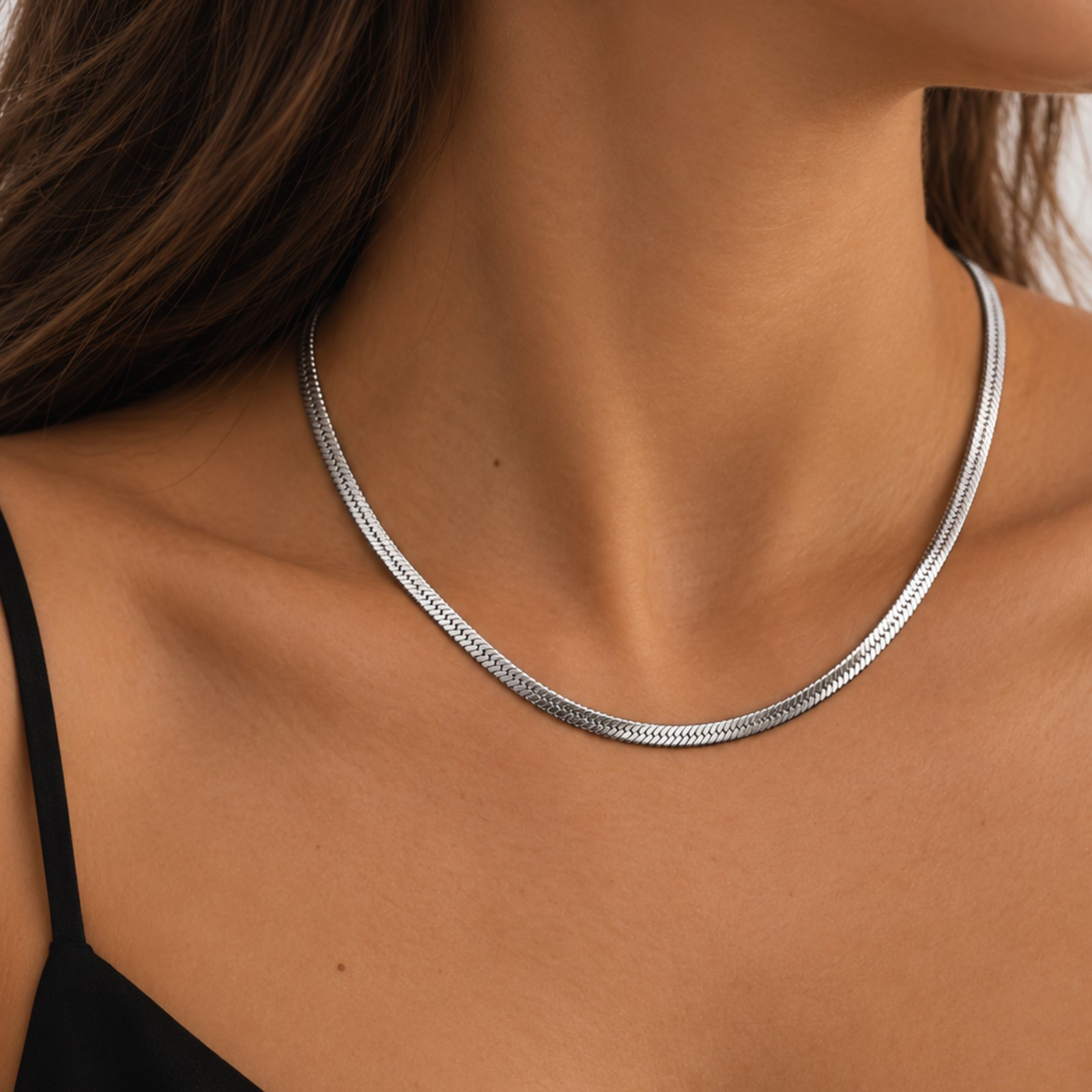 collar orbita lunar plateada