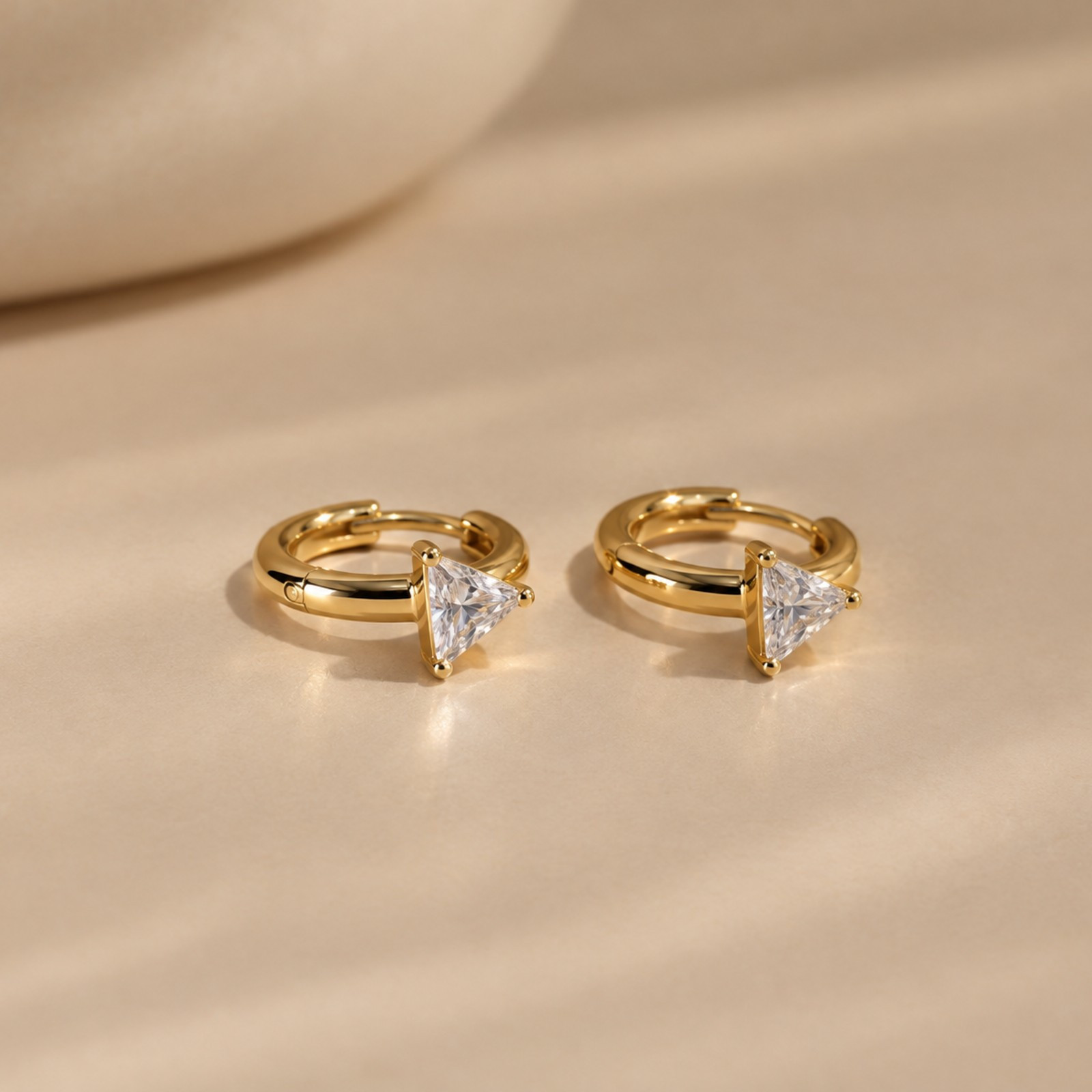 Mini hoops zirconia triangular .